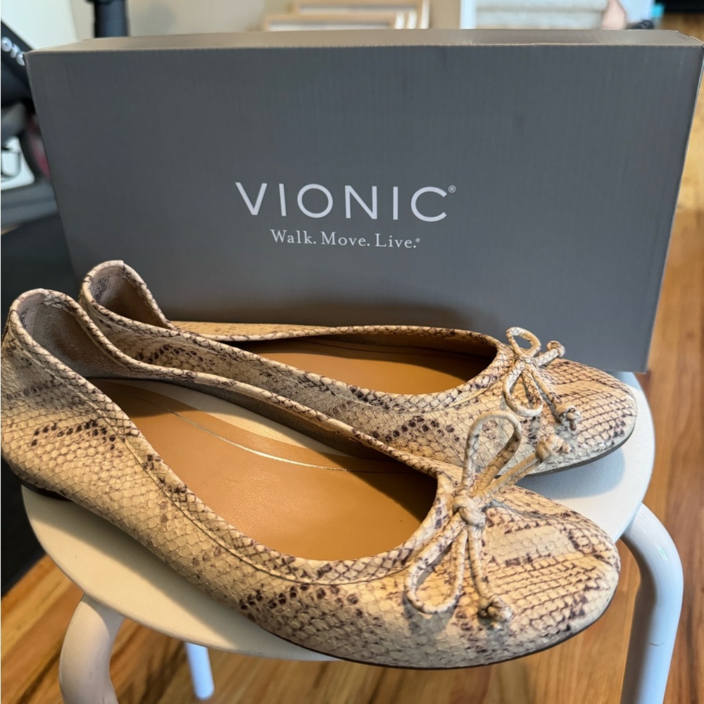 New Vionic Callisto ballet flats embossed snake 9 M